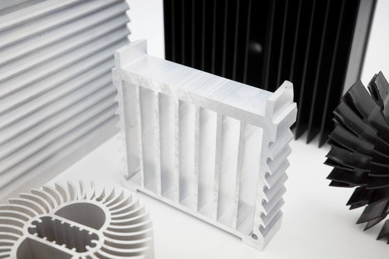 Antirust Stabiele Aluminiumuitdrijving Heatsink, Automobiel Uitgedreven Aluminiumprofielen